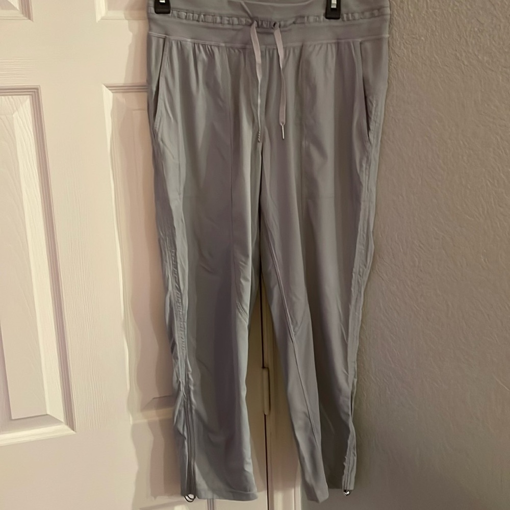 Lululemon unlined dance studio crop